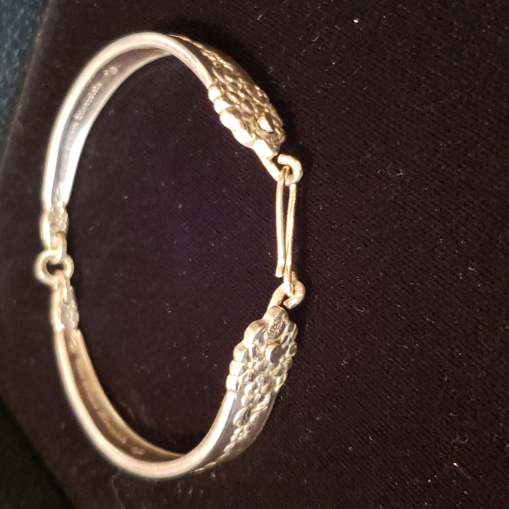 KING EDWARD SILVERPLATE BRACELET